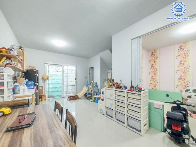 *****ทาวน์เฮ้าส์มือสองนนทบุรี ม.เดอะคัลเลอร์ พรีเมี่ยม บางกรวย-ไทรน้อย เนื้อที่กว้าง 20 ตร.ว. ฟังก์ชัน 3 ห้องนอน 2 ห้องน้ำ ที่จอดรถ 2 คัน บ้านคุณภาพจากแบรนด์ Areeya ฟรีแอร์! สภาพสวยพร้อมเข้าอยู่ หน้าโครงการติดถนนใหญ่ เชื่อมต่อถนนบางกรวย-ไทรน้อย ถนนชัยพฤกษ์ ถนนบางบัวทอง-สุพรรณบุรี